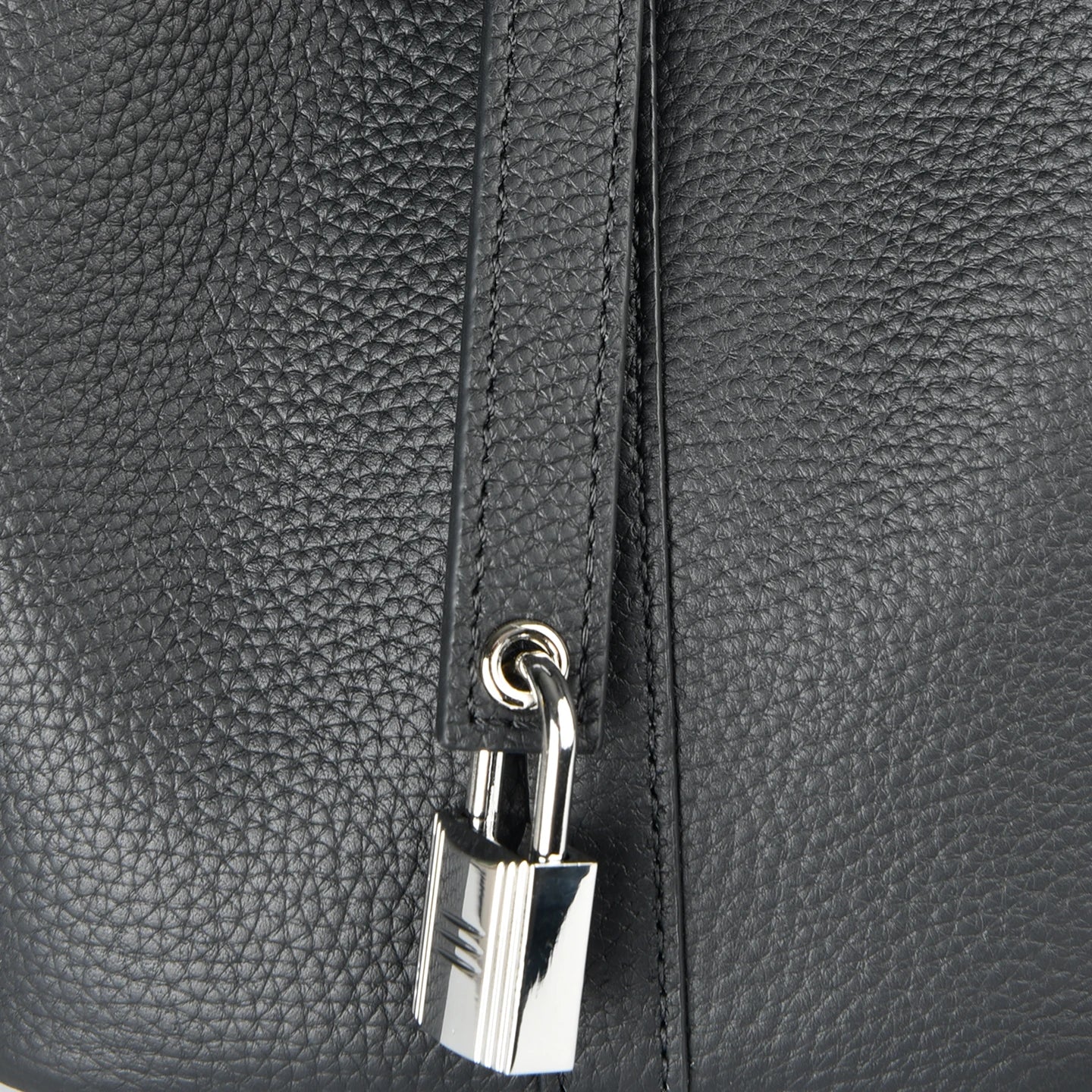 Leather bag with classic design