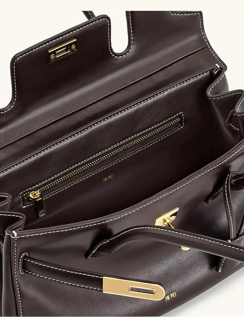 Leather bag with luxury design