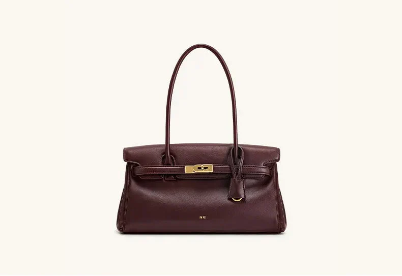 Leather bag with luxury design