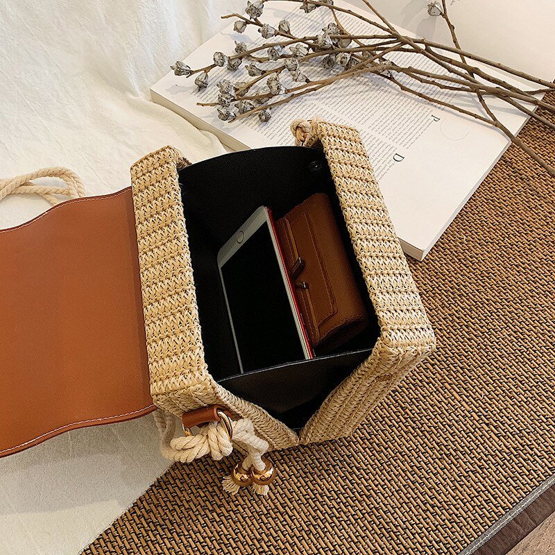 Chic and Timeless: Vintage Straw Beach Bags for Women