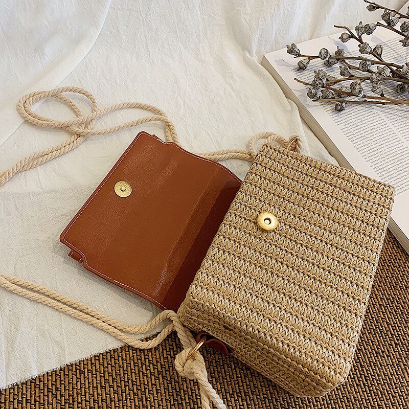 Chic and Timeless: Vintage Straw Beach Bags for Women