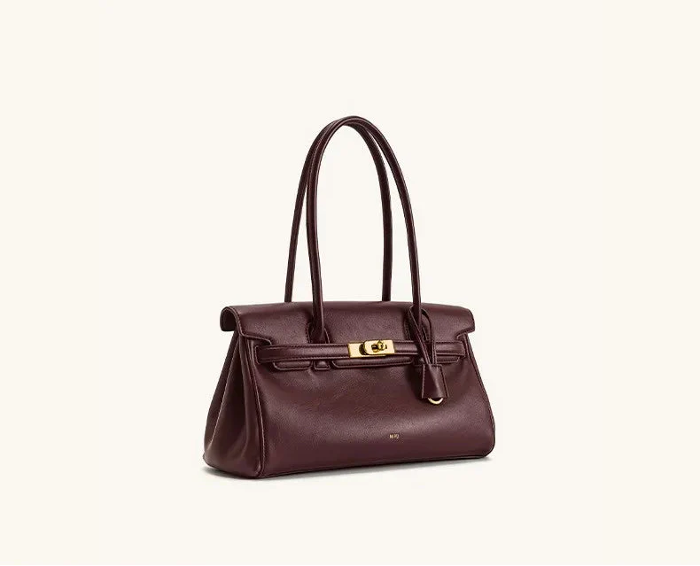 Leather bag with luxury design
