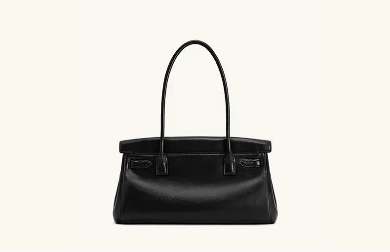 Leather bag with luxury design