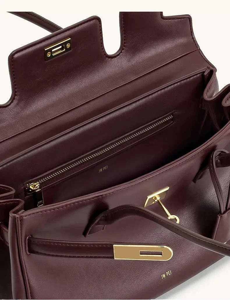 Leather bag with luxury design