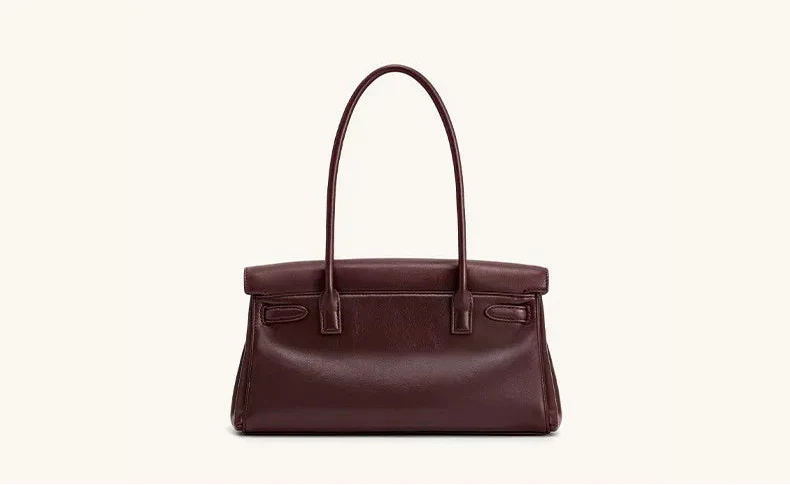 Leather bag with luxury design