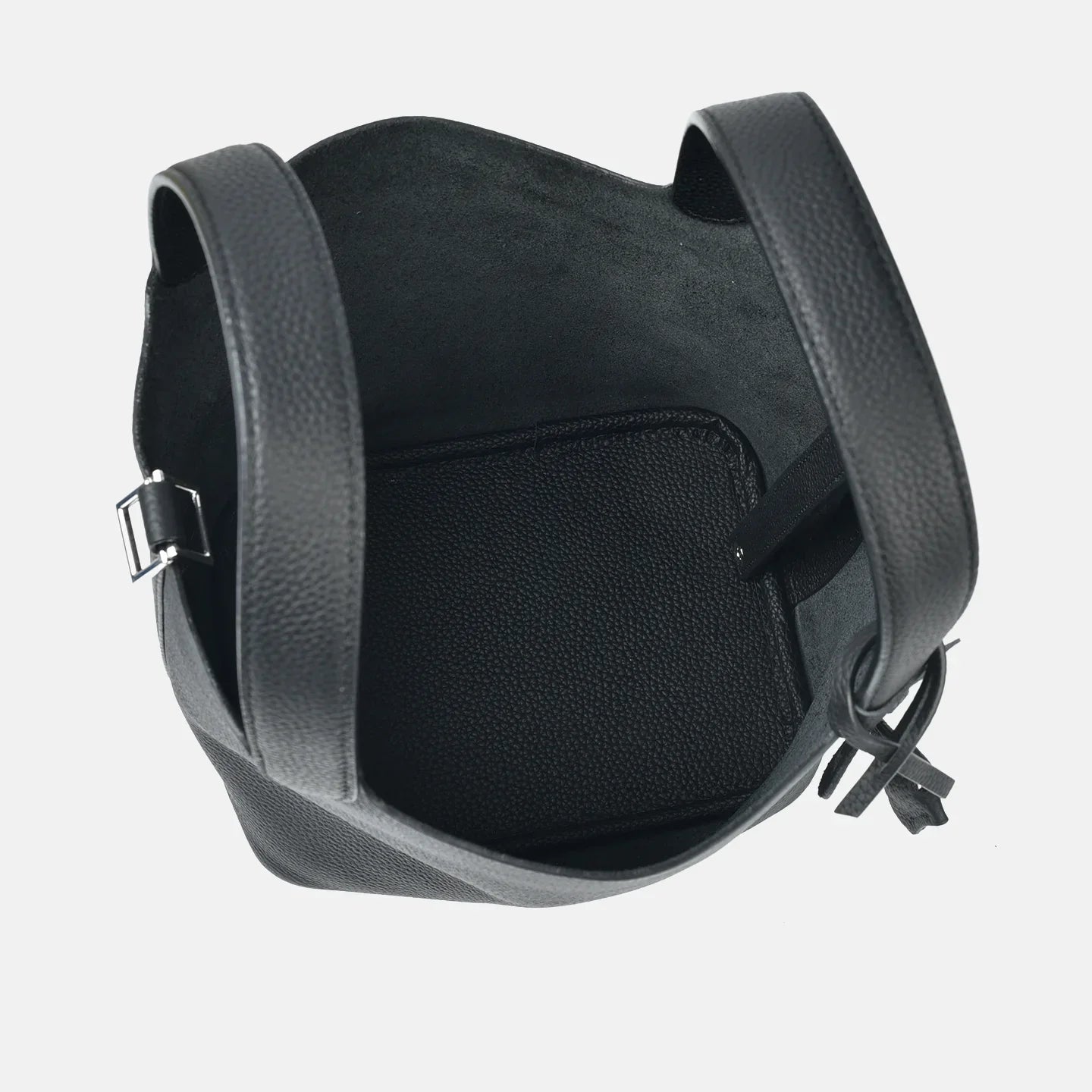 Leather bag with classic design