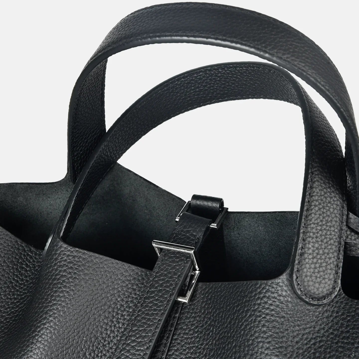 Leather bag with classic design