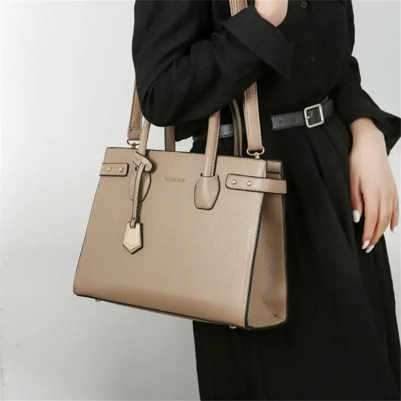 ESTRELLA - Rectangular Shoulder Bag in Leather